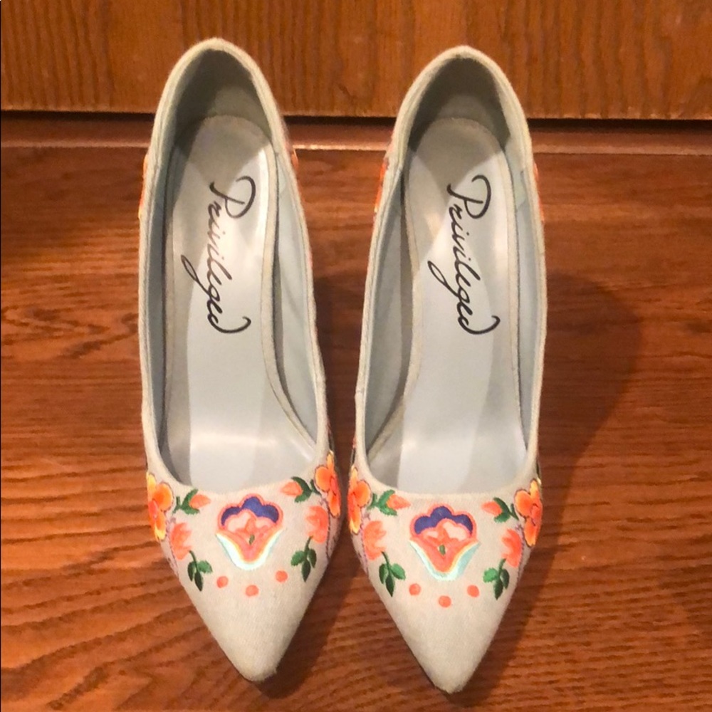 Blue floral printed heels by privileged